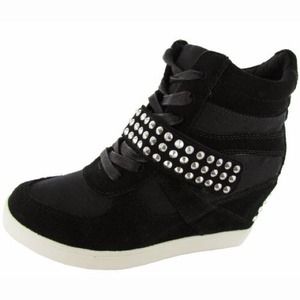 ⭐️️FLASH SALE⭐️Steve Madden Wedge sneaker