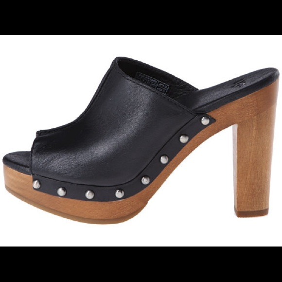 βSOLDβπHOST PICKπUGG Black Studded Clogs - Picture 2 of 4