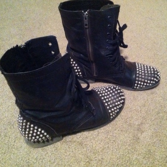 AUTHENTIC  Steve Madden boots