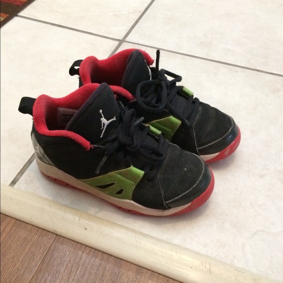 Boys nike jordan shoes size 13c