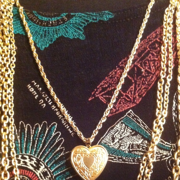 🎉HP🎉 Vintage Heart Locket Necklace with 5 Chains - Picture 3 of 4