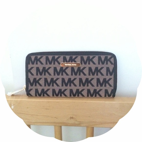 Micheal Kors Wallet