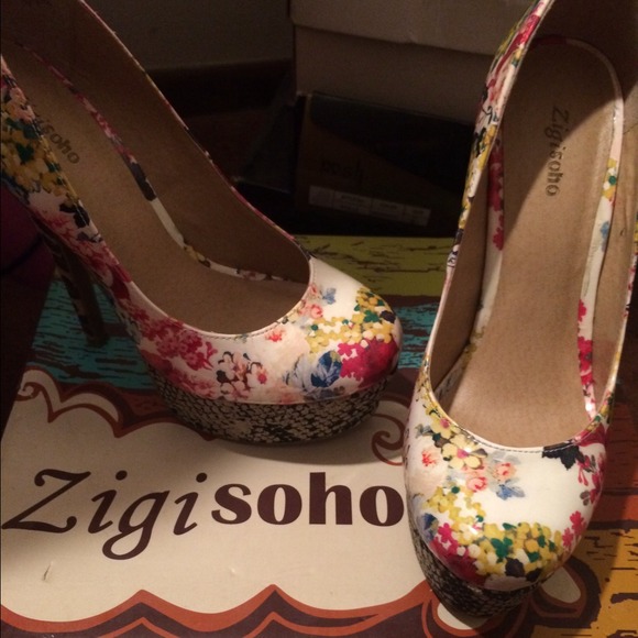 Shoes - Picture 1 of 4