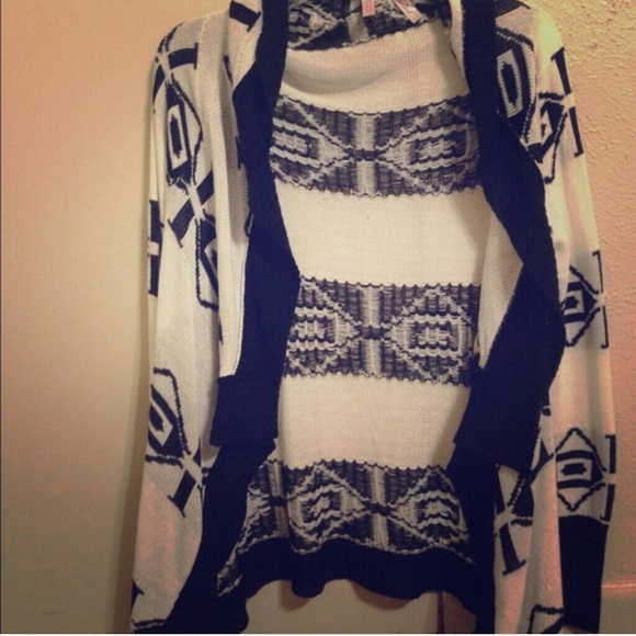 Tribal Cardigan - Picture 3 of 3