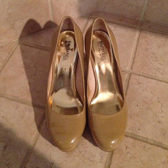 Authentic Michael Kors Nude Cork platform heel - Picture 2 of 4