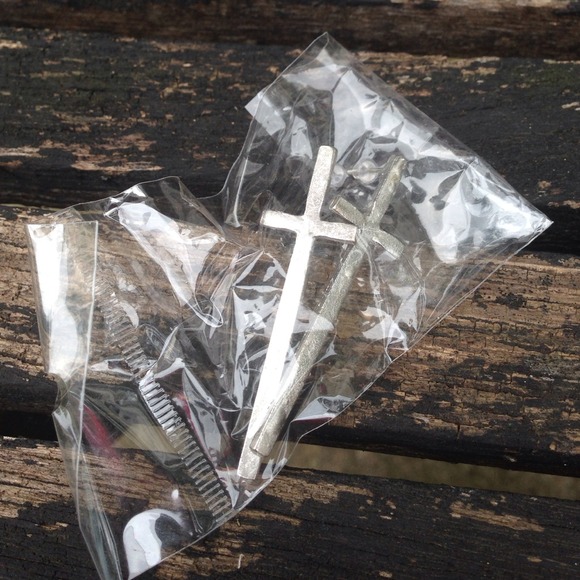 Cross Earrings❌SOLD❌ - Picture 4 of 4