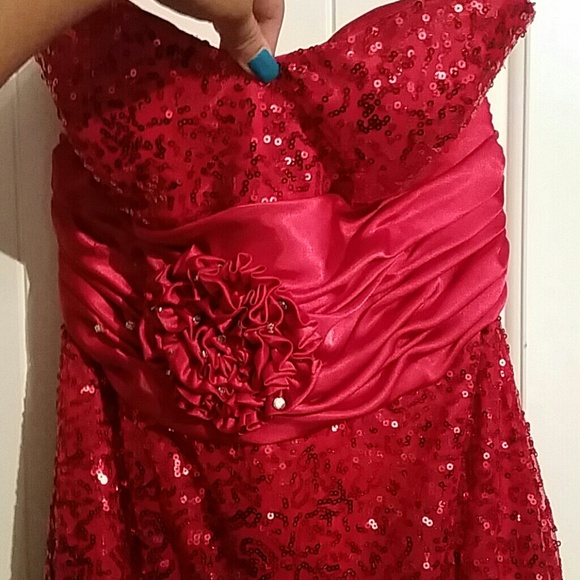 Prom dress - Picture 2 of 4