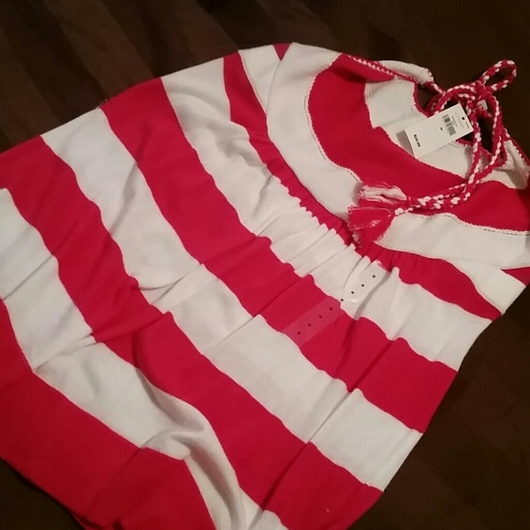 GAP Tops - Pink & white shirt