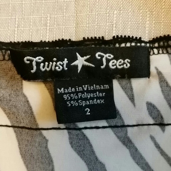 Zebra Print Tank with Lace - Picture 4 of 4