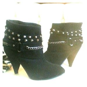 Dollhouse....Black sweade rocker chic booties