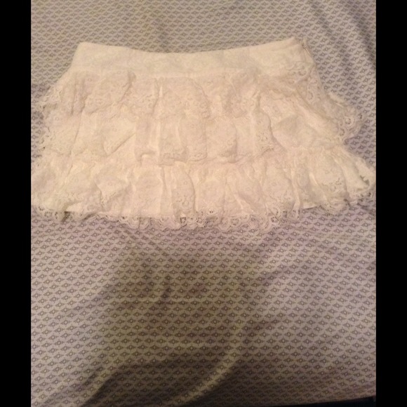 Forever 21 white ruffled skirt