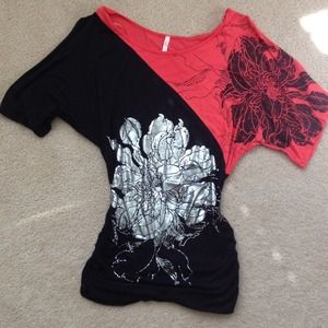 Beautiful gently used coral & black top.