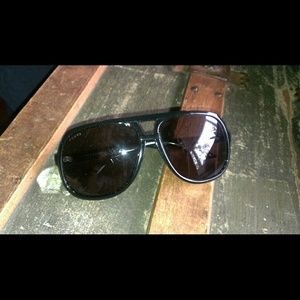 Authentic Unisex Aviator Gucci sunglasses !!