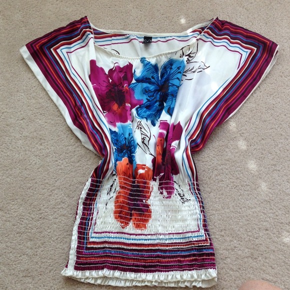 Pretty Windsor Floral Top Gorgeous Colors!