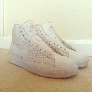 NIKE HIGH TOPS