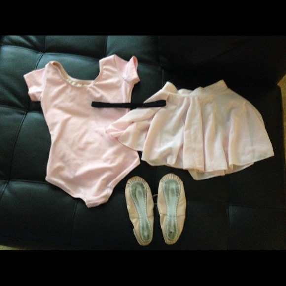 Pink leotard, matching skirt and ballet shoes - Picture 2 of 3