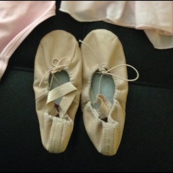 Pink leotard, matching skirt and ballet shoes - Picture 3 of 3