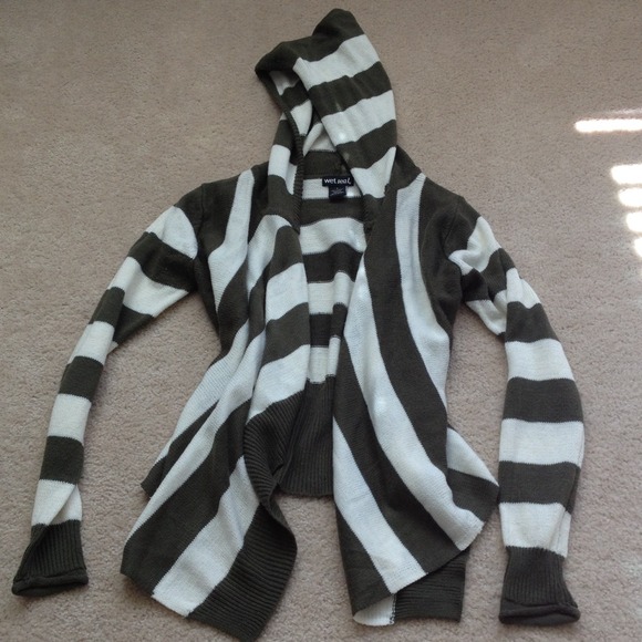 Wet Seat Green & Cream Sweater with Hoodie