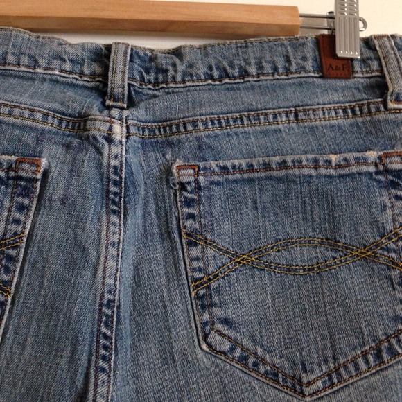 🔴Bundled🔴 A&F Jeans 10L *PATCHED+RIP* - Picture 2 of 4