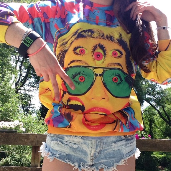 🚫SOLD🚫Miley Cyrus Sweater - Picture 3 of 3