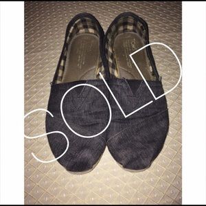 SOLD 🚫 Charcoal toms
