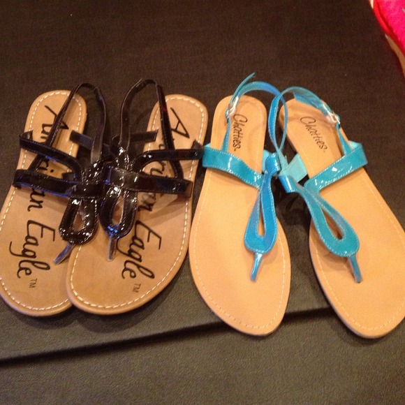 2pairs of sandals