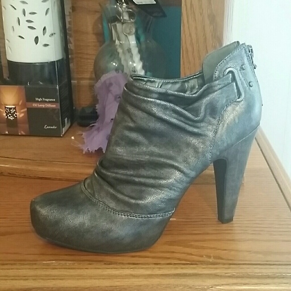 Sale today only! Guess heels!