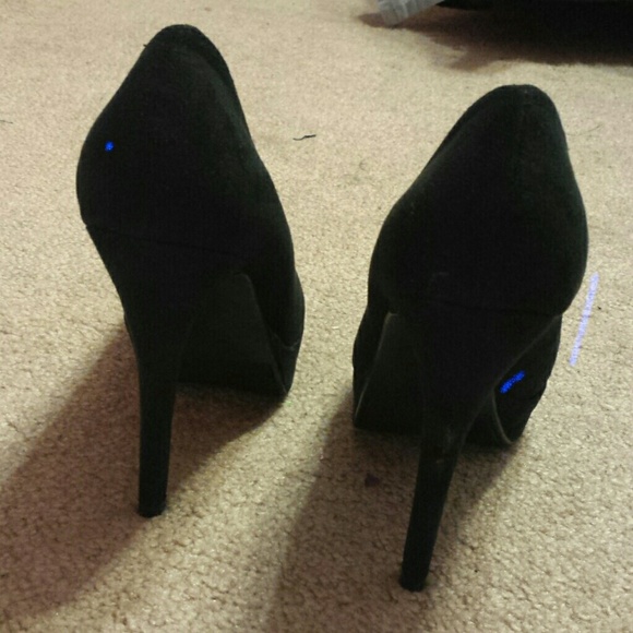 Shoes - Picture 2 of 3