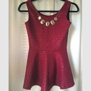 Red Sleeveless w/ Gold Necklace!
