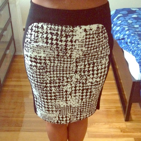 High wrist black&white Mango skirt !