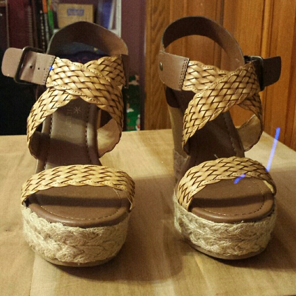 Shoes - Picture 2 of 3