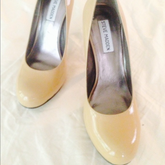 Steve Madden nude platform heels sz. 7