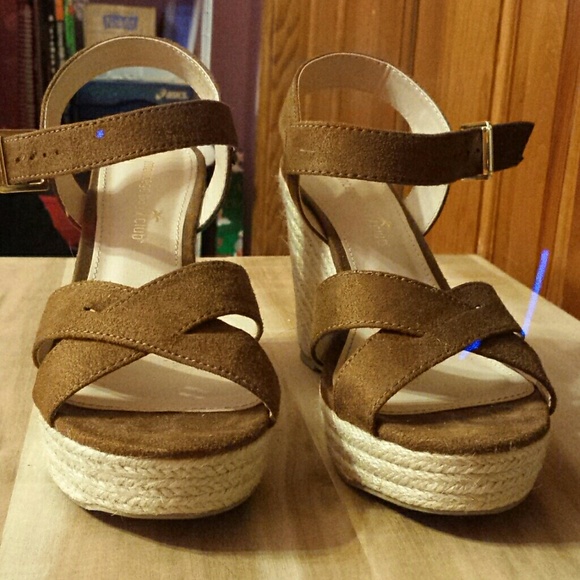 Shoes - Picture 2 of 3