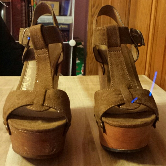Shoes - Picture 2 of 3