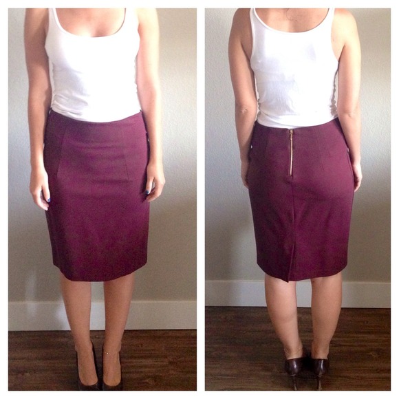 SOLD IN BUNDLE Kenar maroon pencil skirt - Picture 2 of 4
