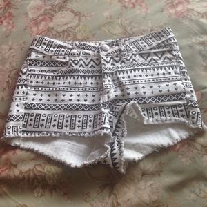 B&W AZTEC PRINTED HIGHWAISTED SHORTS
