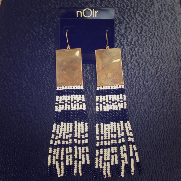 Noir earrings. Black & white dangling beads gold