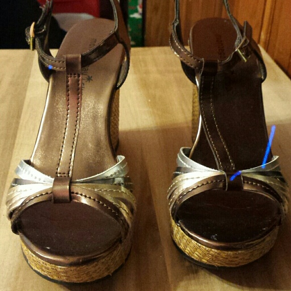 Shoes - Picture 2 of 3