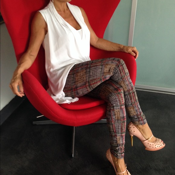 White sleeveless BCBGMAXAZRIA top! - Picture 3 of 3