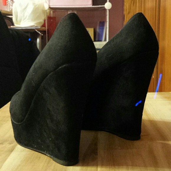 Shoes - Picture 3 of 3