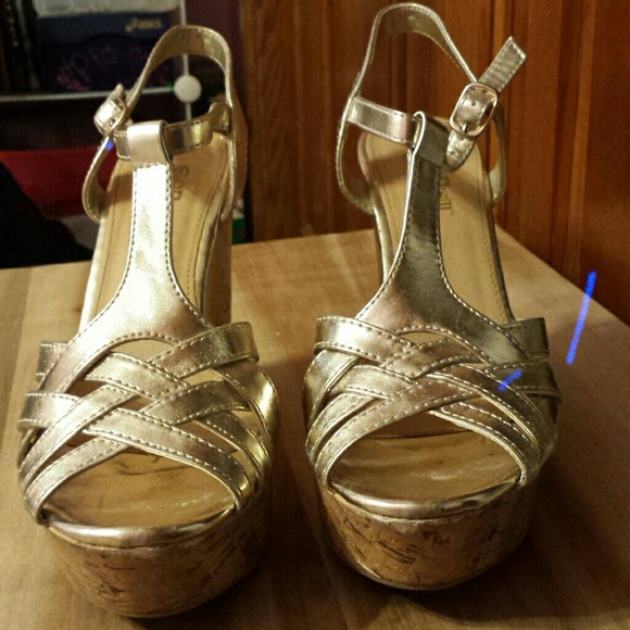 Shoes - Picture 2 of 3