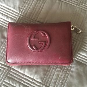 On hold. Beautiful Gucci zip around wallet