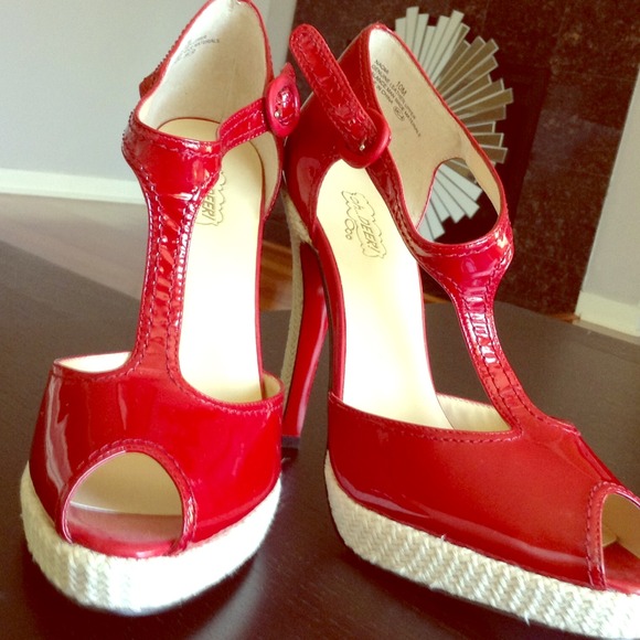 Gorgeous red patent heels - Picture 1 of 4