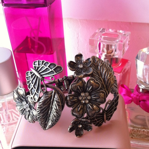 Forever 21 flower bracelet