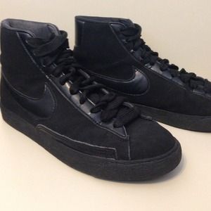 Black nike high tops