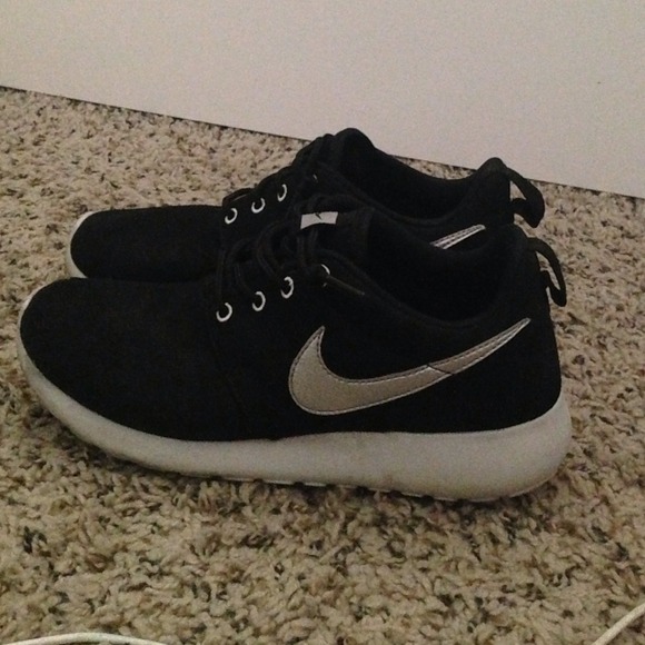 Roshes size 4Y