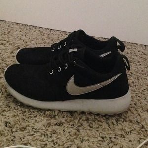 Roshes size 4Y