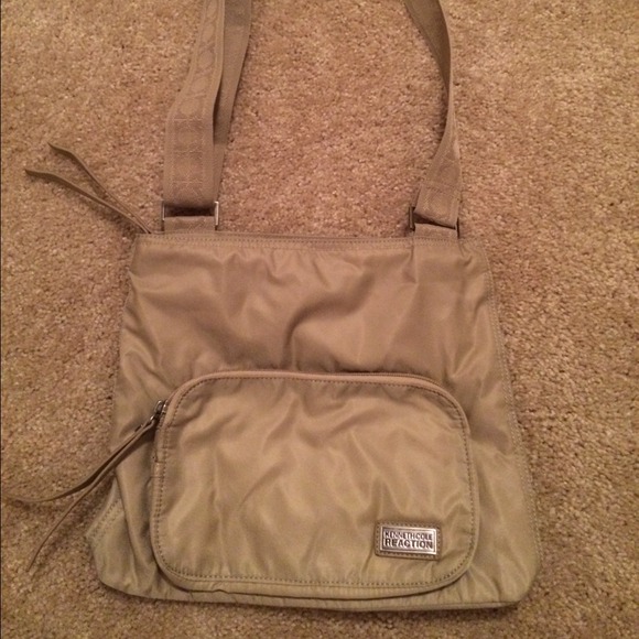 Kenneth Cole Reaction Messenger Bag