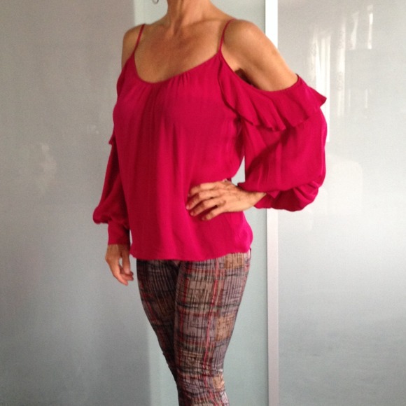 Flirty long sleeved shirt/blouse!