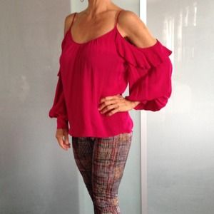 Flirty long sleeved shirt/blouse!